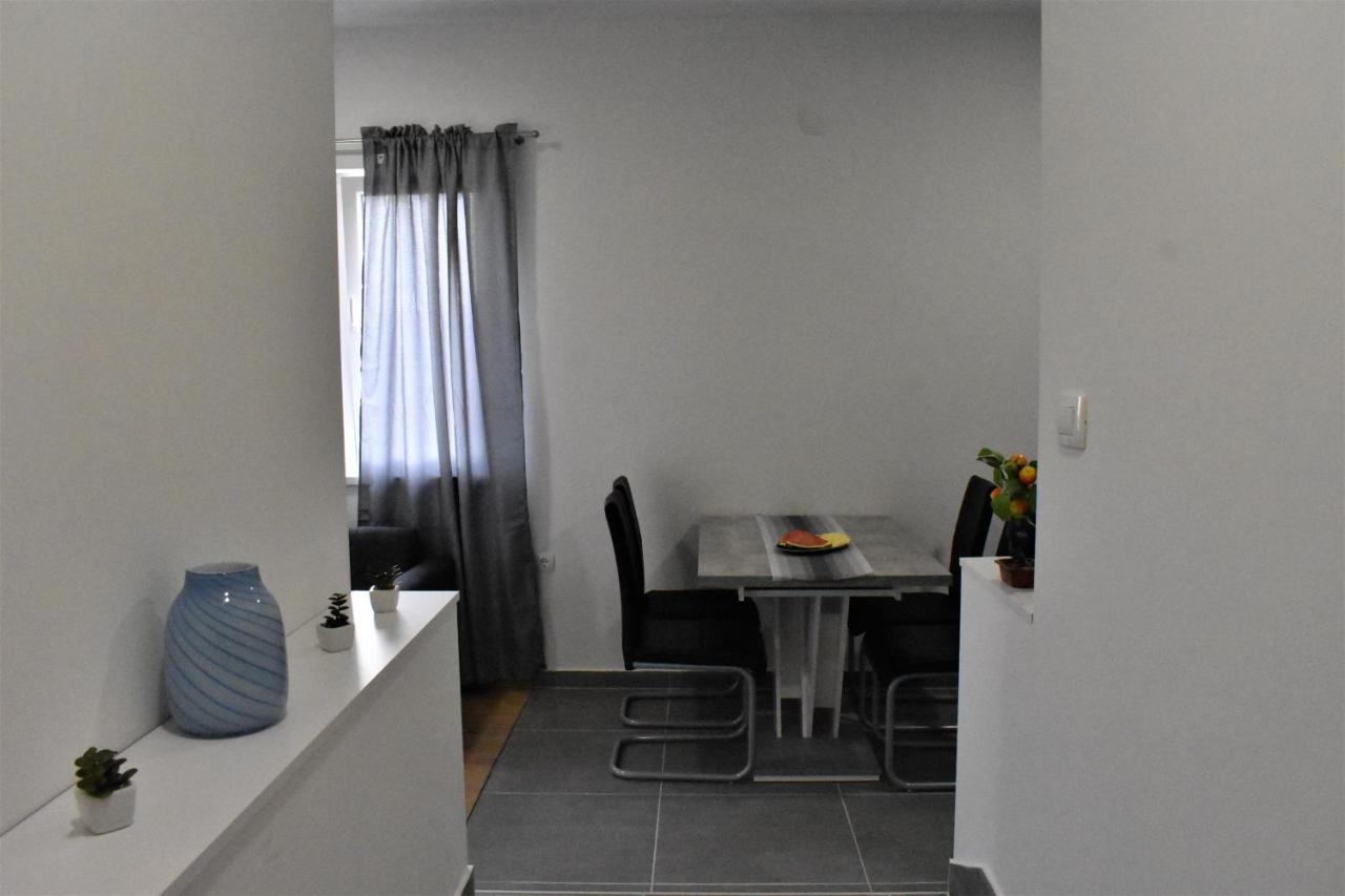 Apartmani Skorpion Kastela Exterior photo
