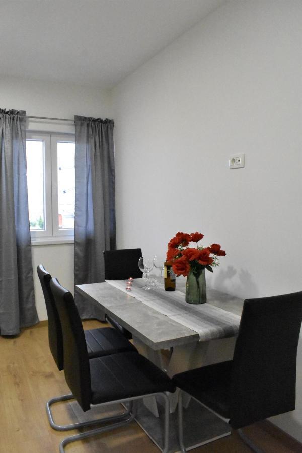 Apartmani Skorpion Kastela Exterior photo