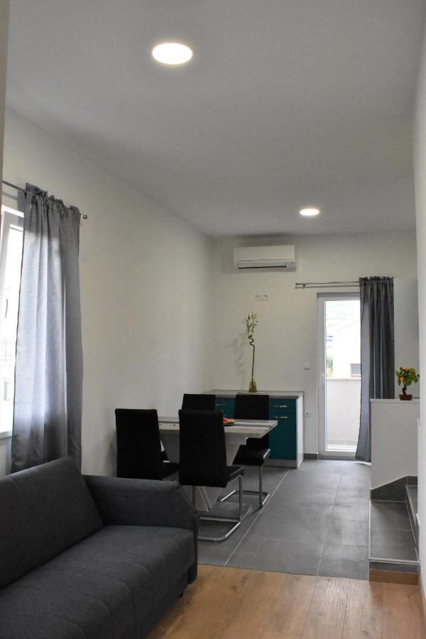 Apartmani Skorpion Kastela Exterior photo